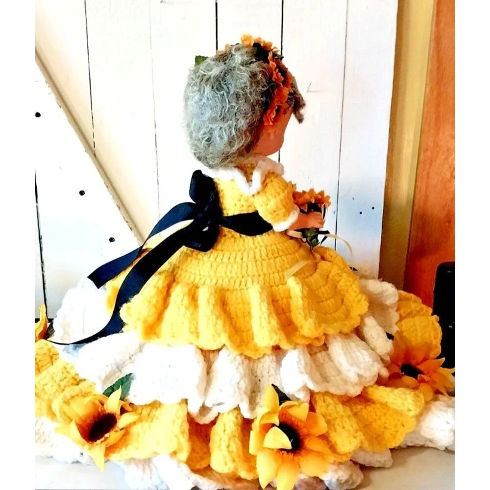Vtg Crochet Doll Blue Eyed Yellow White Sunflowers 18